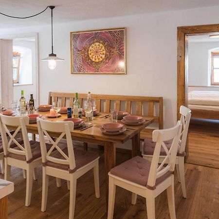 Gehobenes Ambiente In Historischer Wohnung Walting エクステリア 写真