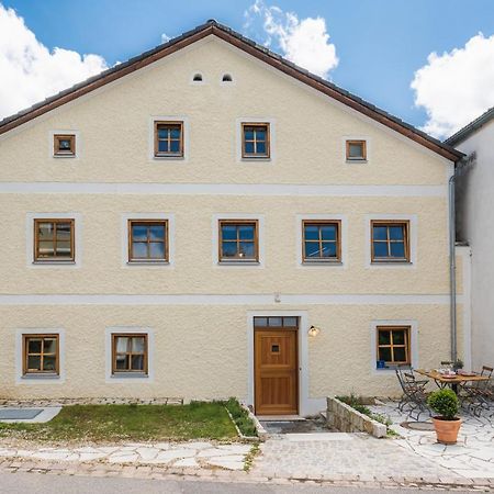 Gehobenes Ambiente In Historischer Wohnung Walting エクステリア 写真