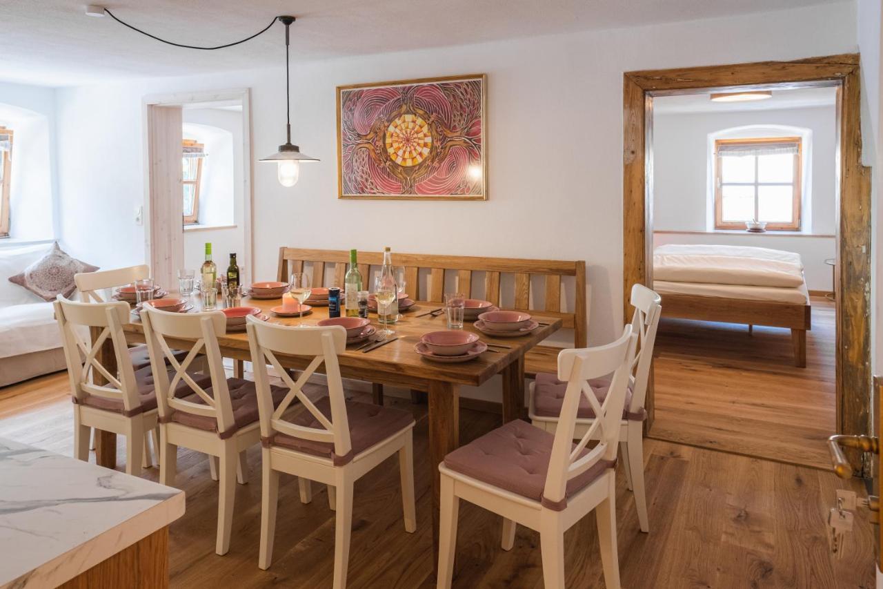 Gehobenes Ambiente In Historischer Wohnung Walting エクステリア 写真