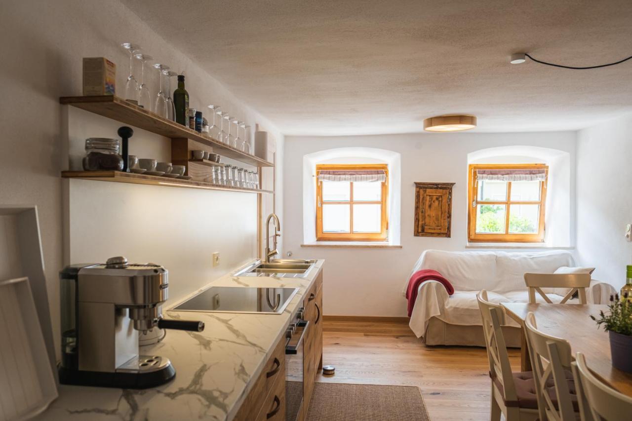 Gehobenes Ambiente In Historischer Wohnung Walting エクステリア 写真