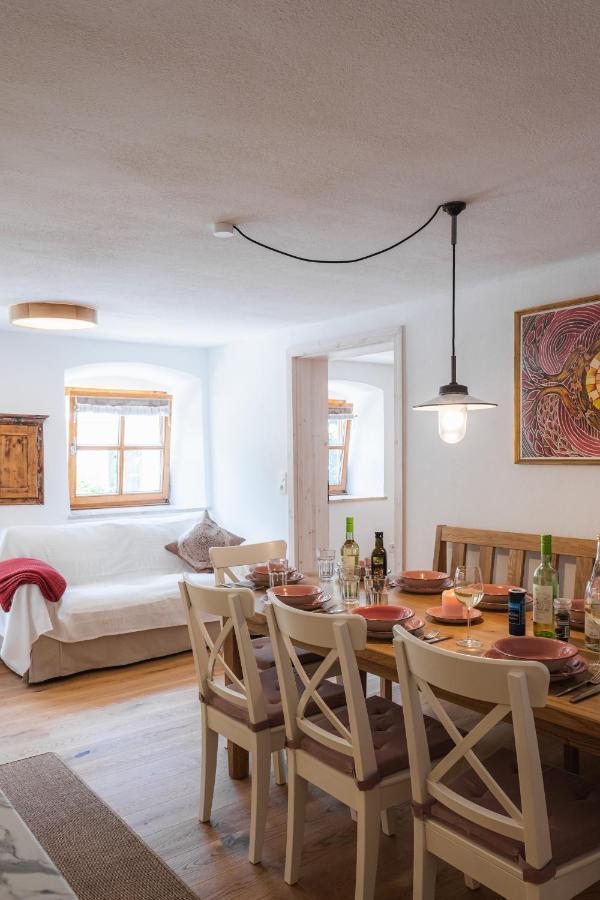 Gehobenes Ambiente In Historischer Wohnung Walting エクステリア 写真