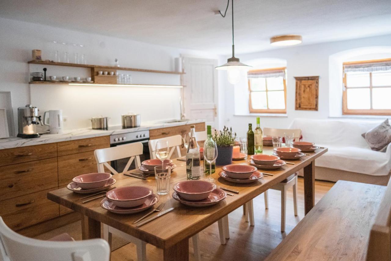 Gehobenes Ambiente In Historischer Wohnung Walting エクステリア 写真
