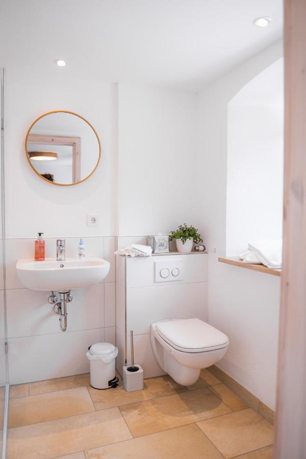 Gehobenes Ambiente In Historischer Wohnung Walting エクステリア 写真