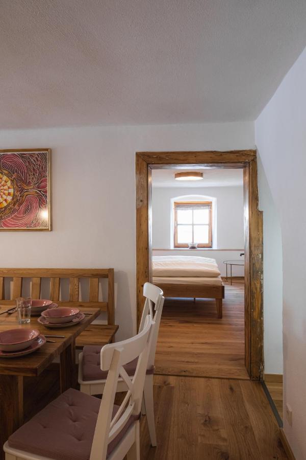 Gehobenes Ambiente In Historischer Wohnung Walting エクステリア 写真