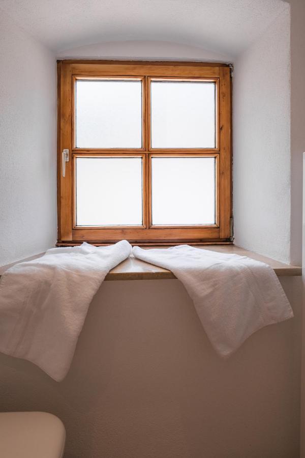 Gehobenes Ambiente In Historischer Wohnung Walting エクステリア 写真