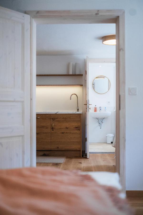 Gehobenes Ambiente In Historischer Wohnung Walting エクステリア 写真