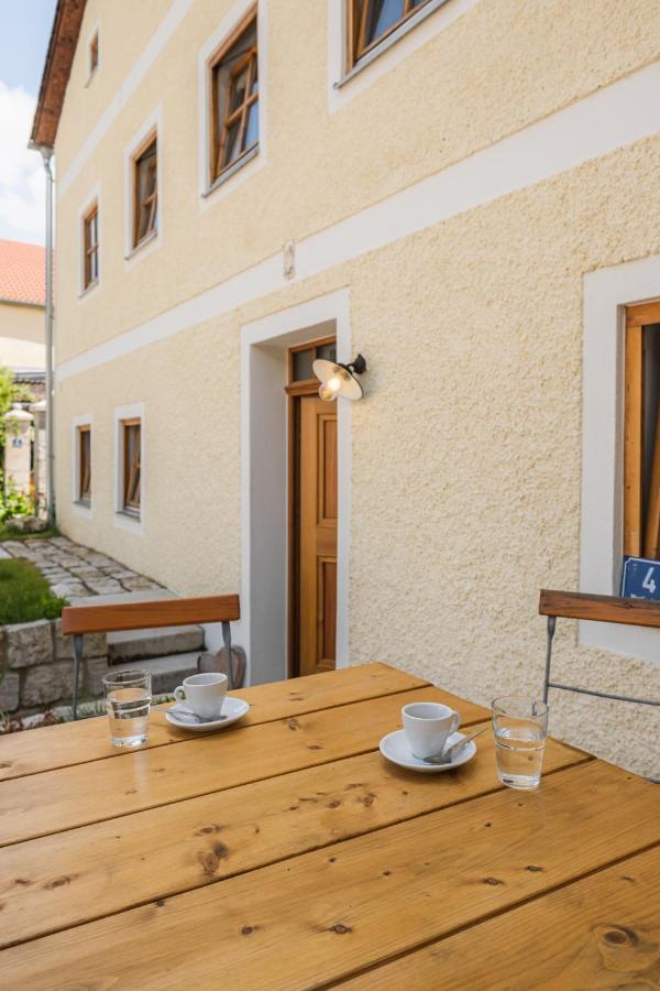 Gehobenes Ambiente In Historischer Wohnung Walting エクステリア 写真