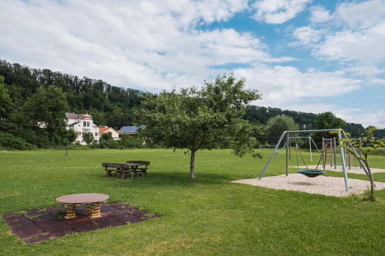 Gehobenes Ambiente In Historischer Wohnung Walting エクステリア 写真