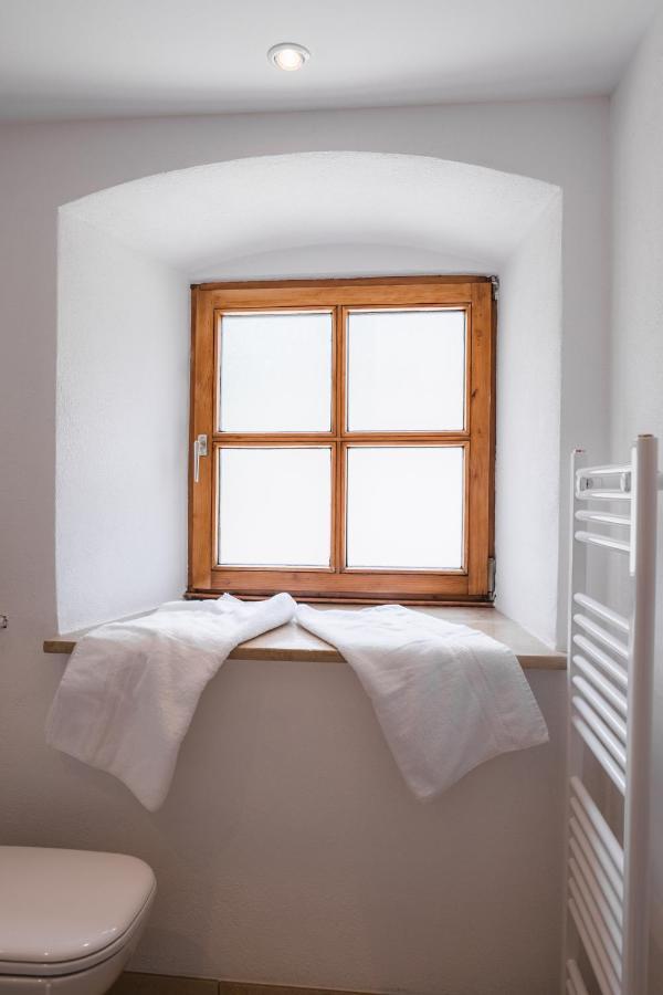 Gehobenes Ambiente In Historischer Wohnung Walting エクステリア 写真
