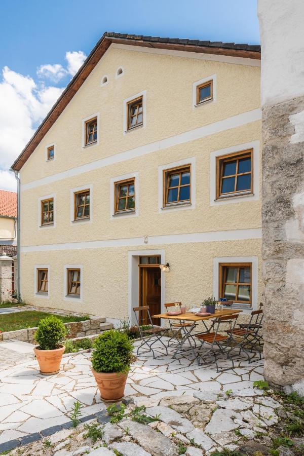 Gehobenes Ambiente In Historischer Wohnung Walting エクステリア 写真