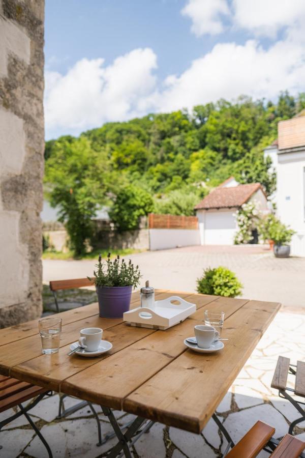 Gehobenes Ambiente In Historischer Wohnung Walting エクステリア 写真